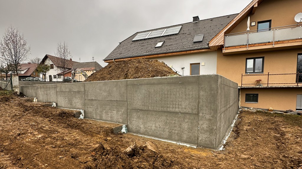 Erstellung einer Stahlbetonmauer